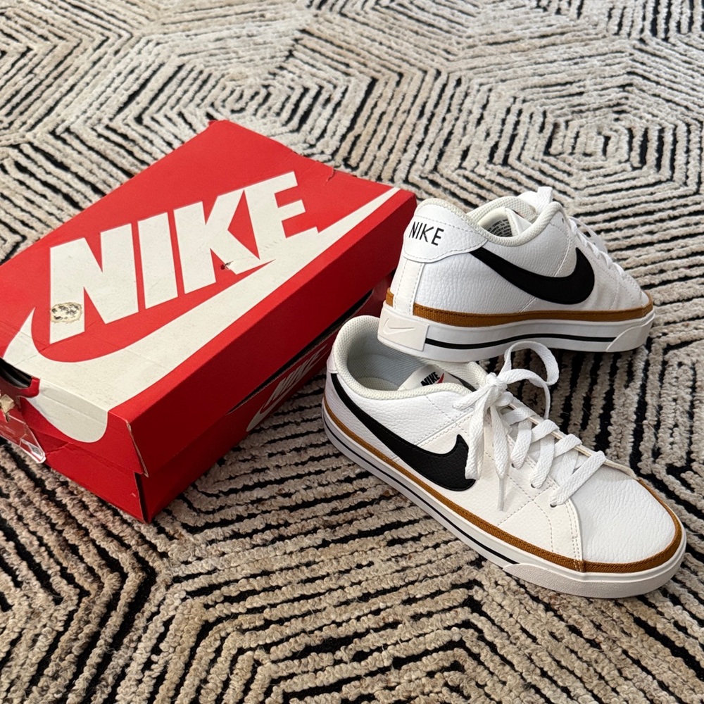 Classic Nike Court Legacy sneakers, New, women’s 8.5 - Picture 2 of 10